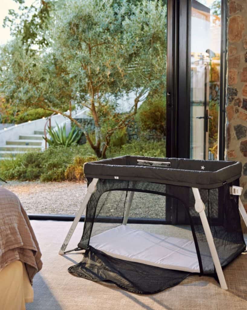 lotus travel crib